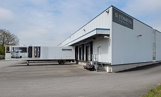 Bei Störmer Küchen aus Rödinghausen wird seit mehreren Monaten nicht mehr produziert. Das trifft besonders die Mitarbeiter, die täglich ins Werk kommen, und um ihre Löhne fürchten. - Florian Weyand