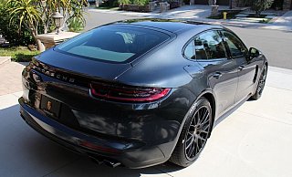 Der Porsche Panamera gehört zu den größten Sportwagen des Stuttgarter Herstellers - mit 480 PS und einer Höchstgeschwindigkeit von 300 km/h. - Symbolfoto: pixabay / Creative Commons