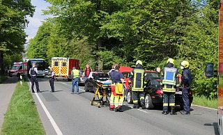Für die Dauer der Unfallaufnahme blieb die B 61 zwischen Gütersloh undRheda-Wiedenbrück in beiden Richtungen gesperrt. Es kam dadurch zu erheblichenVerkehrsbehinderungen. - Thorsten Heß