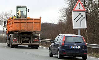 Gefährliche Einfahrt: Wer vom Südring auf den Ostwestfalendamm auffährt, landet derzeit vor einem Stoppschild. - Wolfgang Rudolf