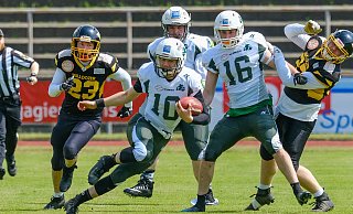 Bulldog Niklas Gorny (Nr. 10) schlängelt sich durch die (luftige) Düsseldorfer Defense. - Andreas Zobe