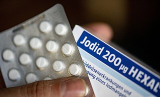 Jodtabletten sind rezeptfrei in der Apotheke erhältlich. - picture alliance/dpa
