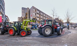 Anfang Januar demonstrierten auch in Bielefeld heimische Bauern mit ihren Treckern – in der Sache laut, aber friedlich. - Andreas Zobe Anfang Januar demonstrierten auch in Bielefeld heimische Bauern mit ihren Treckern – in der Sache laut, aber friedlich. - Andreas Zobe