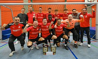 Hallen-Fußball-Stadtmeister VfL Theesen bestätigte in Schildesche seine gute Hallenform und bezwang im Finale den SCB. Foto: Andreas Zobe - Andreas Zobe