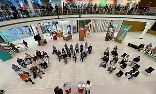 37 Bürgerinnen und Bürger diskutierten in der Wissenswerkstadt über Bielefelds Verkehrspolitik. - Peter Unger