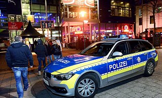 Bei Streitigkeiten vor einer Diskothek wird ein Polizist leicht verletzt. - Barbara Franke