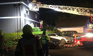 Einsatzkräfte retteten einen Mann am Von-Haxthausen-Weg in Paderborn. - Feuerwehr Paderborn