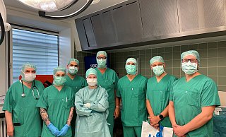 Das Operations-Team um Chefarzt Mathias Löhnert. - Klinikum Bielefeld