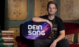 Philipp Göhring aus Harsewinkel rappt in seinem Song „Jedes Jahr“ über die Weihnachtsgeschenke, die auf den letzten Drücker gekauft werden. - ©Andrea Enderlein