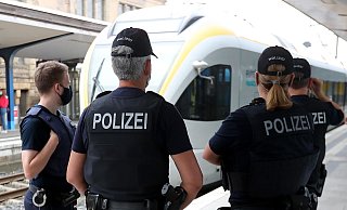Die Bundespolizei holte den Serientäter am Bielefelder Hauptbahnhof aus dem Zug. - Symbolfoto: Wolfgang Rudolf