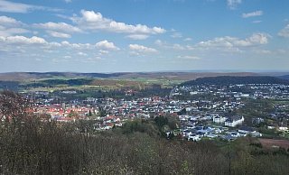 Besucher können den Blick über Bad Driburg und weit ins Land vom Kaiser-Karls-Turm aus genießen. - Doris Dietrich