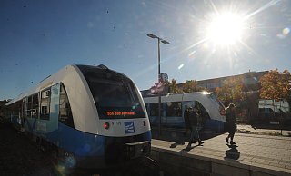 Die Züge der Bentheimer Eisenbahn kreuzen sich in der Kreisstadt Nordhorn. In Zukunft sollen die Züge von hier bis ins niederländische Coevoerden durchfahren. Das Engagement in der Grafschaft Bentheim für die Bahn sei beispielhaft, sagen die Wissenschaftler der Leibniz-Gemeinschaft. - Joern Spreen-Ledebur Die Züge der Bentheimer Eisenbahn kreuzen sich in der Kreisstadt Nordhorn. In Zukunft sollen die Züge von hier bis ins niederländische Coevoerden durchfahren. Das Engagement in der Grafschaft Bentheim für die Bahn sei beispielhaft, sagen die Wissenschaftler der Leibniz-Gemeinschaft. - Joern Spreen-Ledebur