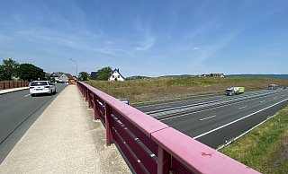 In Werste verläuft die Bergkirchener Straße auf einer Brücke über die Autobahn. Dort könnte nach den Vorstellungen der CDU Löhne eine Anschlussstelle entstehen. - Dirk Windmöller