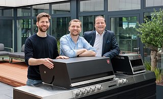 Seit 2021 haben Nils Wilde (v.l.), Alexander Luik und Gernot Trettenbrein die Entwicklung des G32 und der Otto Wilde Platttform vorangetrieben. Jetzt übernimmt Miele das Start-up vollständig. - Miele