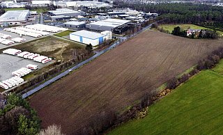 Den aktuellen Unterlagen zufolge wird das Bevölkerungsschutzzentrum rund 9.500 Quadratmeter Bruttogrundfläche umfassen, davon entfällt knapp die Hälfte auf Fahrzeug- und Lagerhallen, der Rest auf Gebäuderäume. - Roland Thöring