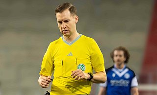 Schiedsrichter Martin Speckner (28) erhielt von einem Arminia-Bielefeld-Fan eine Morddrohung per E-Mail. - IMAGO/Fotostand