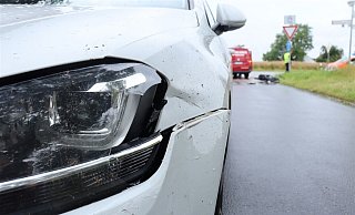 Das Pedelec und der Golf weisen einen geschätzten Schaden von insgesamt 3.000 Euro auf. - Kreispolizei Herford