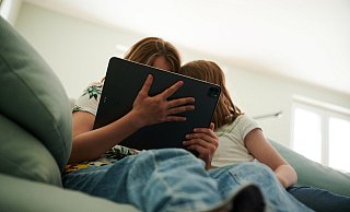 Tablets und Computer gehören für Heranwachsende längst zum Alltag. - Annette Riedl