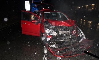 Der Citroën des Mannes aus Detmold ist bei dem Unfall erheblich beschädigt worden. - Polizei Minden-Lübbecke