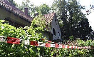 Die Polizei hat das Gebäude abgesperrt. - Meiko Haselhorst