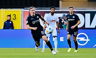 SCP-Akteur Max Kruse (l.) verletzte sich im Heimspiel gegen Osnabrück und fällt nun wohl auch an diesem Freitag im Zweitliga-Duell gegen Kaiserslautern aus. - Besim Mazhiqi