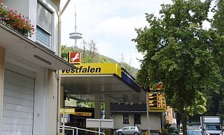 Bereits im Mai wurde die Westfalen-Tankstelle in Hausberge überfallen. - Archivfoto: Thomas Lieske