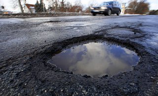 Werden Straßen saniert, müssen Anlieger keine Beiträge zahlen. - Symbolfoto: Jens Büttner/dpa