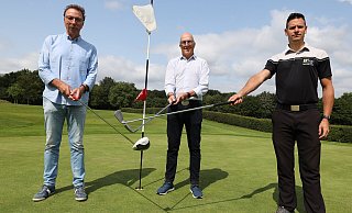 Siegbert Lilienkamp (v.l.), Ralf Zumplasse und Gregor von Hinten organisieren das Charity-Turnier auf dem Platz des Golfclubs Widukindland. - Jörg Stuke
