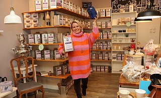 Die 42-jährige Annika Dransfeld bezog 2016 mit ihrem Teeladen das Ladenlokal zwischen der Edoki-Sushi-Bar und dem Restaurant Havana in Paderborn. - Mareike Gröneweg