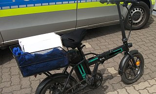 Das E-Bike lässt sich ohne Trittbewegung fahren, indem am Lenker ein elektronischer Gaszug bedient wird. - Polizei Minden-Lübbecke