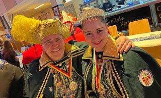 Das neue Mümmelprinzenpaar Nicolas Heinrich der Erste und Nadine Massey die Erste. - Karnevalsverein Hasi-Palau