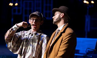 Die Freilichtbühne Bökendorf führt noch bis zum 8. September, das Stück "Sherlock Holmes - Tod im Nebel" auf. - Freilichtbühne Bökendorf Die Freilichtbühne Bökendorf führt noch bis zum 8. September, das Stück "Sherlock Holmes - Tod im Nebel" auf. - Freilichtbühne Bökendorf