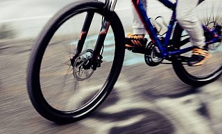 Mit seinem beladenen Rad hatte sich der Mann offenbar verschätzt. Darauf hatte er sein kurioses Diebesgut verzurrt. - Symbolfoto: Pixabay