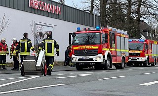 Die Einsatzkräfte am Ort des Geschehens. - Paul Brinkmann
