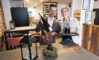 Gianna und Sören Hartendorf bieten Weine in Herford an. - Ralf Bittner