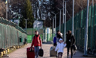 Die ersten Flüchtenden betreten die polnische Grenze - auch hierzulande und in Ostwestfalen bereitet man sich auf die Aufnahme von Flüchtenden vor. - picture alliance / NurPhoto