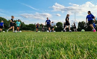 Ab dem 16ten Lebensjahr dürfen Frauen in der Damenmannschaft mitspielen. Aktuell liegt das Durchnittsalter bei Anfang/Mitte 20. - Moritz Trinsch