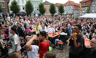 In Warburg war Public Viewing sehr angesagt. Der Marktplatz war zu einer echten Fan-Meile für die gesamte Region geworden. Schluss sollte sein, als Deutschland rausflog. - Simone Flörke