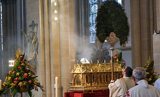 Der Libori-Schrein mit den Reliquien steht während der Festwoche im Chorraum des Paderborner Doms. - Andreas Zobe/NW