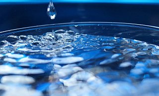 Laut der Initiative sinken die Wasserpreise in Höxter. - Symbolfoto: Pixabay