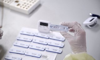 In den Unternehmen gehören Schnelltests mittlerweile zum Arbeitsalltag. - Thorsten Ulonska