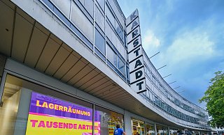 Karstadt Bielefeld schließt in Kürze. Die letzten Beschäftigten haben eine berechtigte Befürchtung. - Andreas Zobe