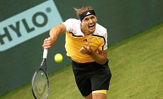 Ist ein großer Fußball-Fan: Tennis-Olympiasieger Alexander Zverev. - Claus Bergmann/dpa