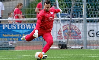 Jöllenbecks Torwart Moritz Vogt steht im Fokus der Aufstiegsrelegationsspiele gegen Solbad Ravensberg. - Andreas Zobe Jöllenbecks Torwart Moritz Vogt steht im Fokus der Aufstiegsrelegationsspiele gegen Solbad Ravensberg. - Andreas Zobe