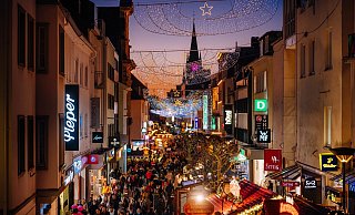 Die Stadt Paderborn wird die Beleuchtung beim Mitte November beginnenden Weihnachtsmarkt in der Innenstadt reduzieren. - (Archivbild 2021) Besim Mazhiqi/Stadt Paderborn