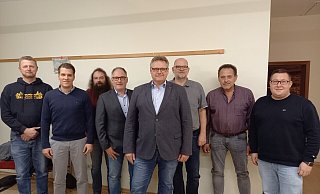 Die SPD ist mit Rouven Brümmer (v. l.), 2. stellvertretender Bürgermeister Tim Reimann, Oliver Stellmacher, stellvertrender Bürgermeister Harald Ormann, Bürgermeister Michael Weber, Carsten Koch, Andreas Lengfeld und Hendrick Kucinski allein im Gemeinderat Fürstenberg vertreten. - Torsten Wegener