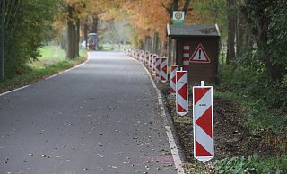 Die Weinstraße wird derzeit "ertüchtigt", damit hier die Linienbusse fahren können, wenn die Volmerdingsener Straße gesperrt ist. - Jörg Stuke