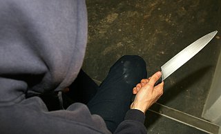 Ein Unbekannter hat eine Herforder Tankstelle überfallen. Bei dem Messer, welches der Räuber mit sich führte, soll es sich allerdings nur um ein kleineres Küchenmesser gehandelt haben. - Katie Collins / picture alliance / empics