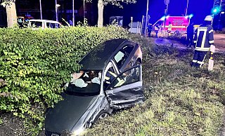 Ein Audi wurde bei der Kollision in den Straßengraben geschleudert. - Thorsten Heß