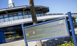 Die Spee-Gesamtschule hatte mehrere Monate lang nur eine unzureichende Internetverbindung. - Niklas Tüns Die Spee-Gesamtschule hatte mehrere Monate lang nur eine unzureichende Internetverbindung. - Niklas Tüns